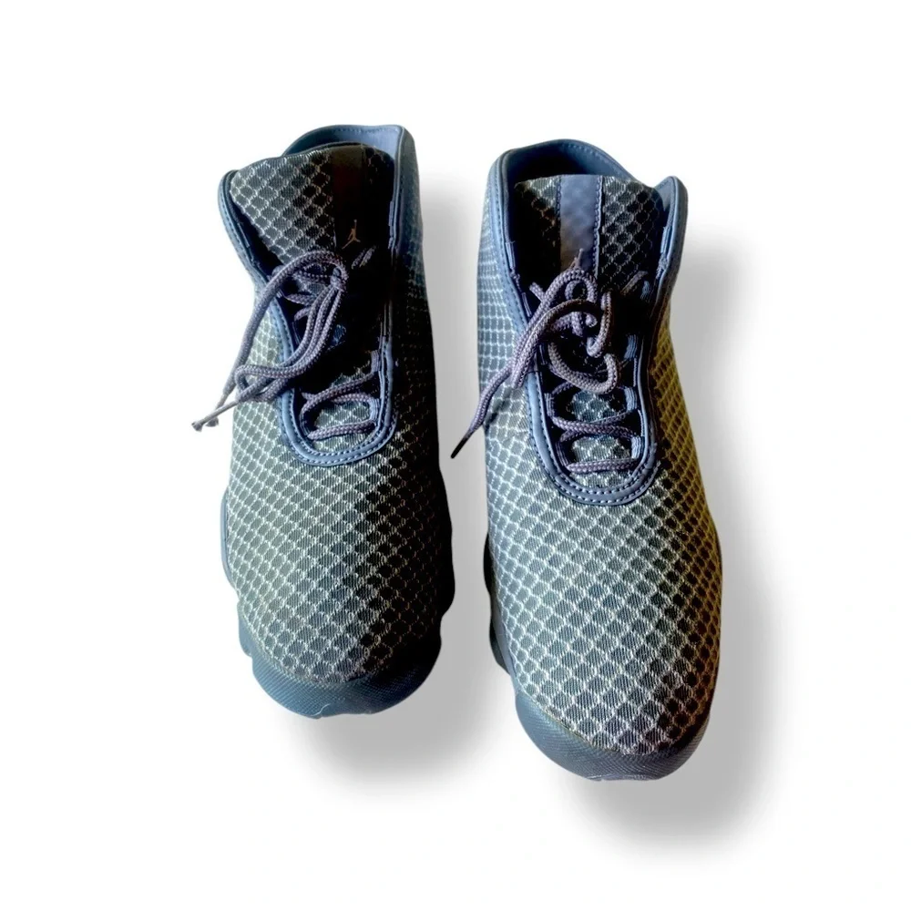 JORDAN HORIZON WOLF GREY BLACK HI-TOP  SNEAKERS